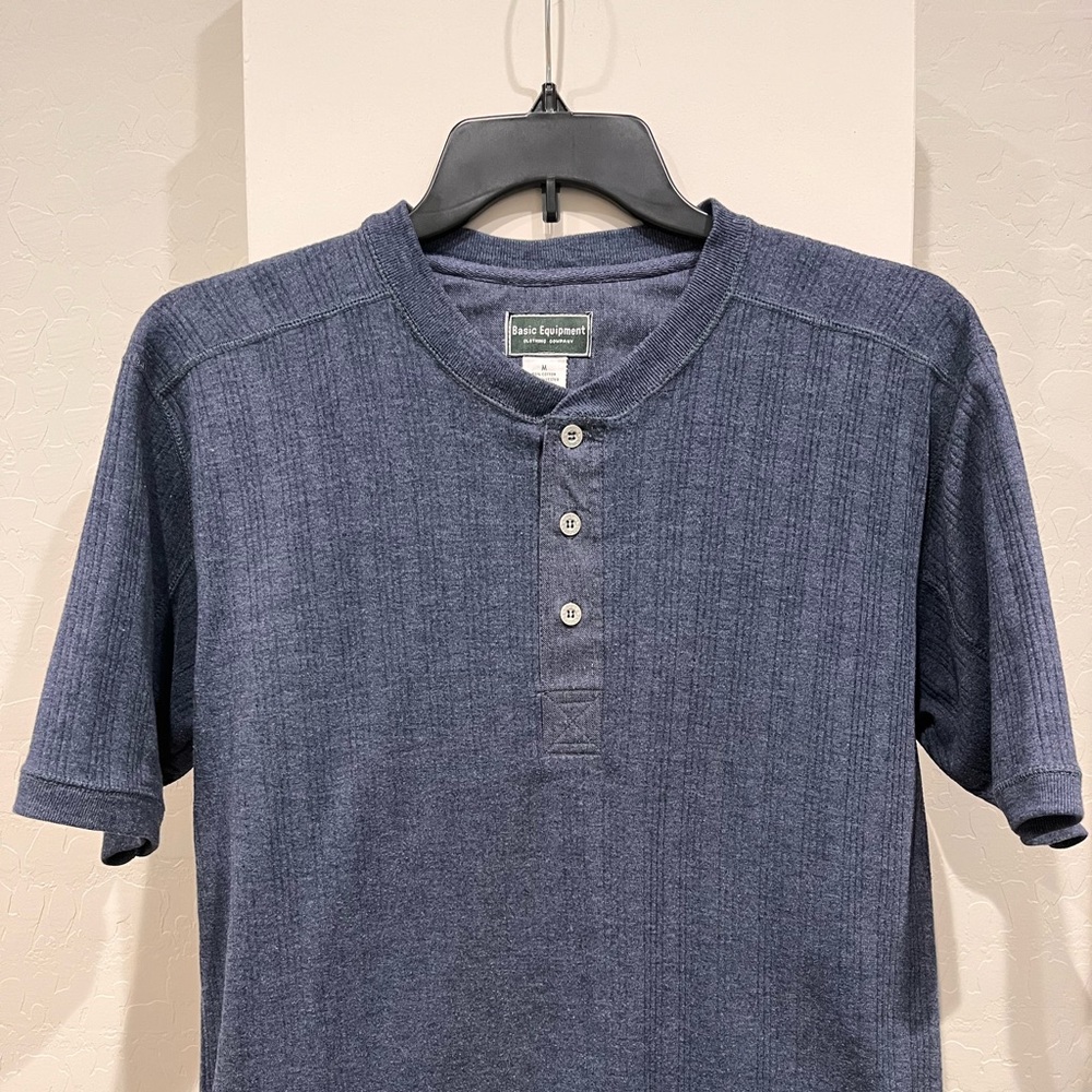 Basic Equipment - M - short sleeve Henley